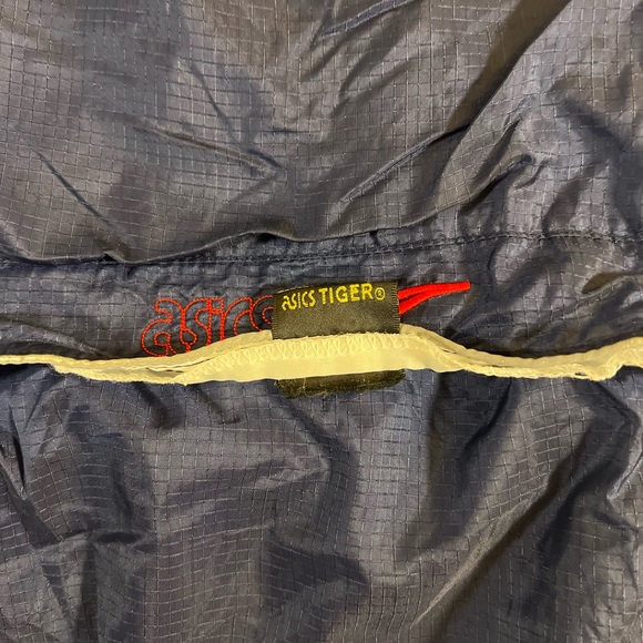 ASICS Gore-Tex running jacket - Picture 8 of 9